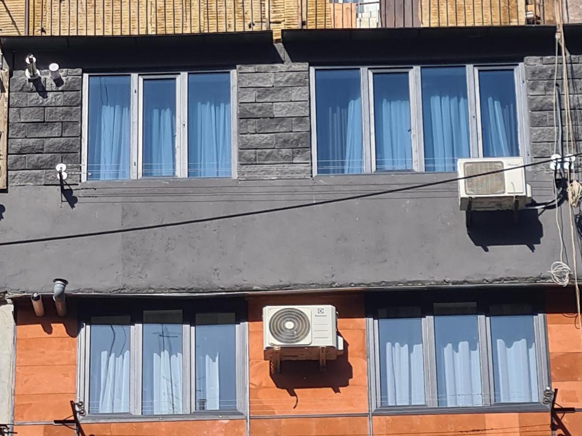 Apart House In Centr Koghbaci Strit Jerevan Exteriör bild